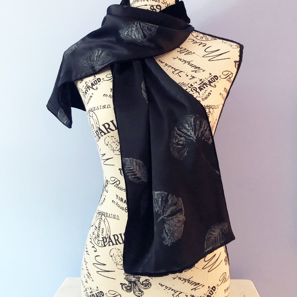 Black Velvet Reversible Scarf NWOT - Picture 2 of 3